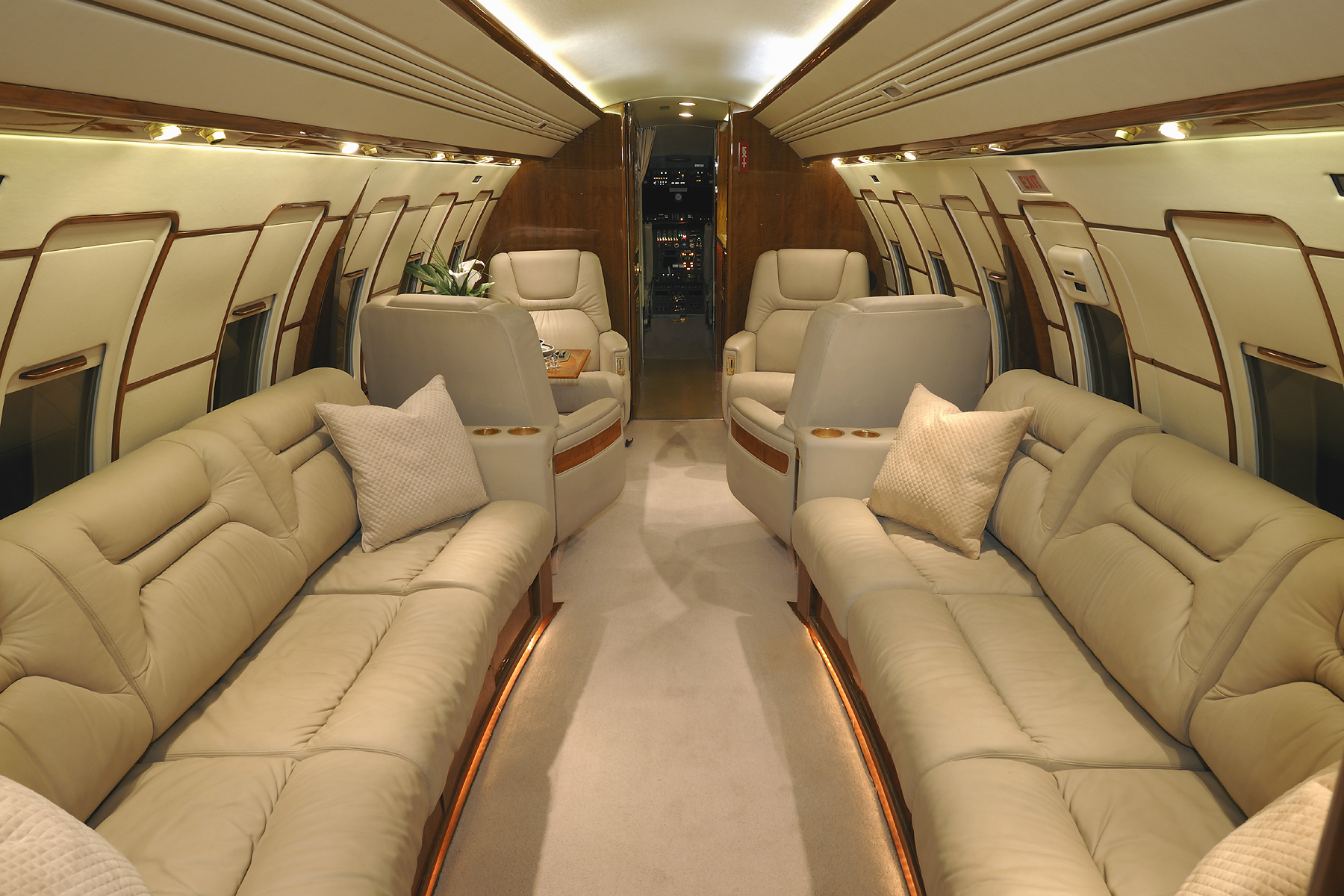 Comparing First Class To Private Jets Presidential Aviation